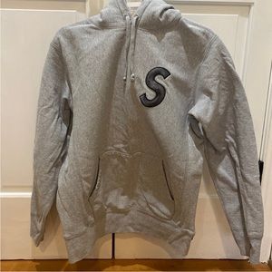 Supreme “S” gray sweatshirt